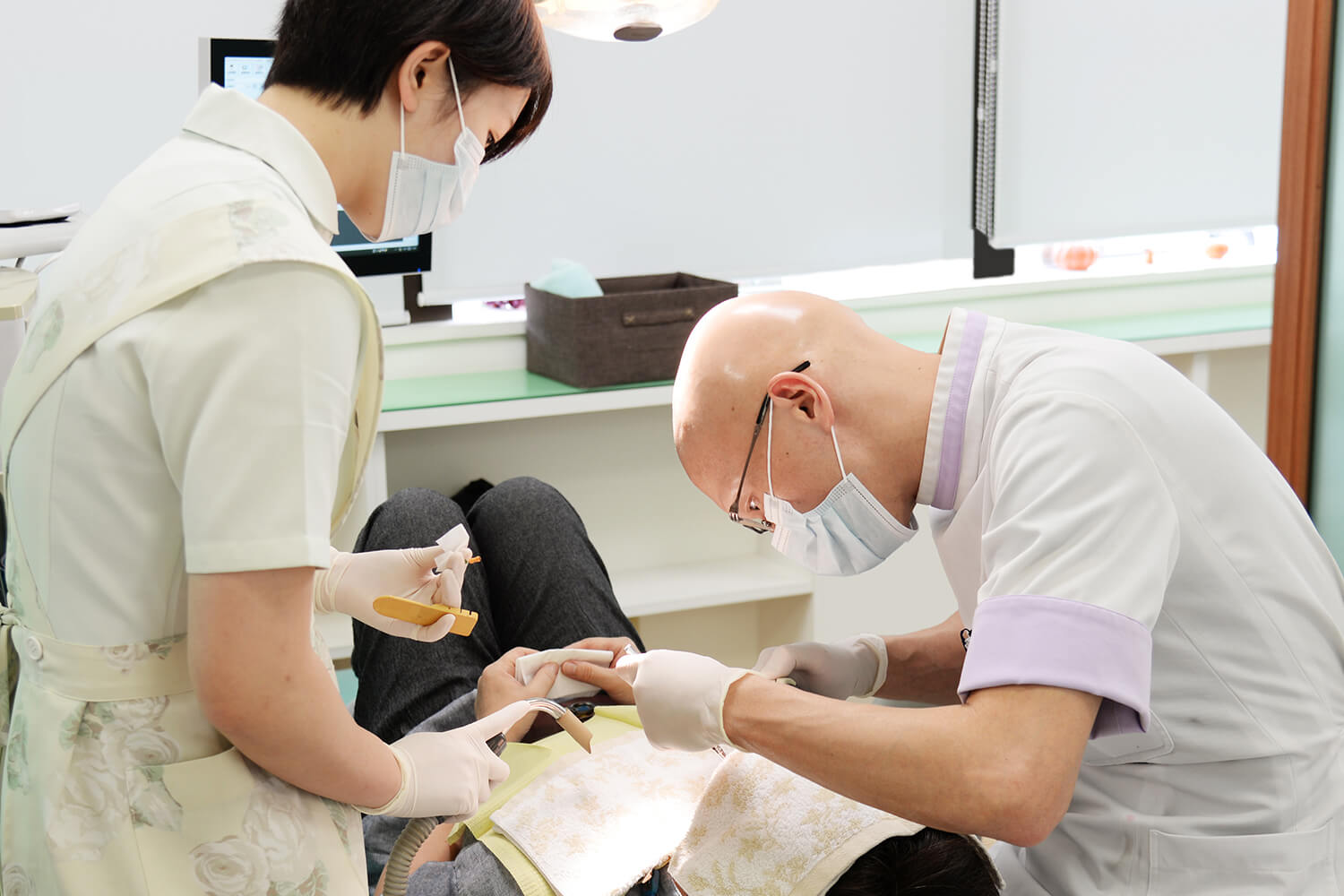 むし歯や歯周病の治療にはほとんどの場合保険が適用されます