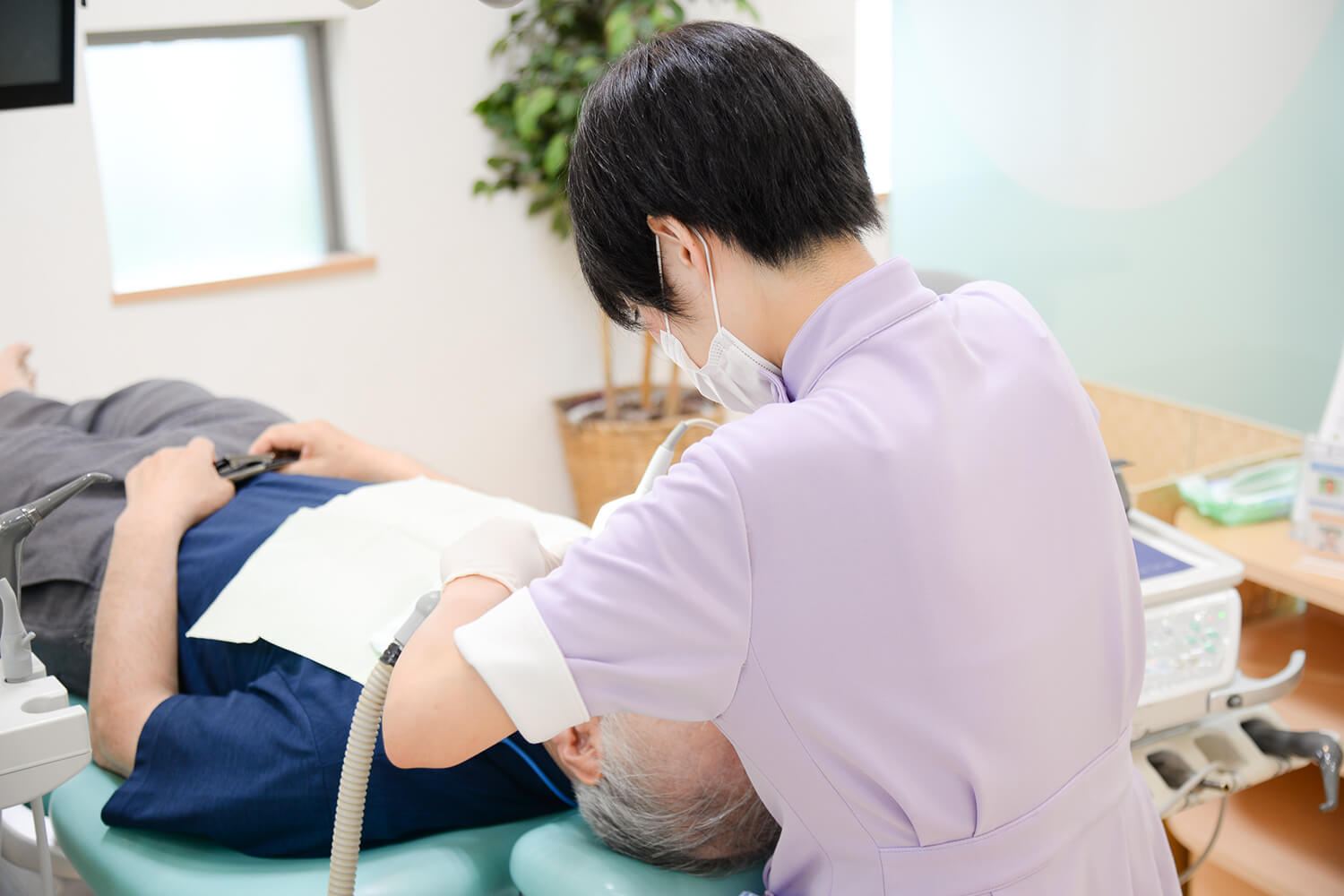 むし歯や歯周病の治療にはほとんどの場合保険が適用されます