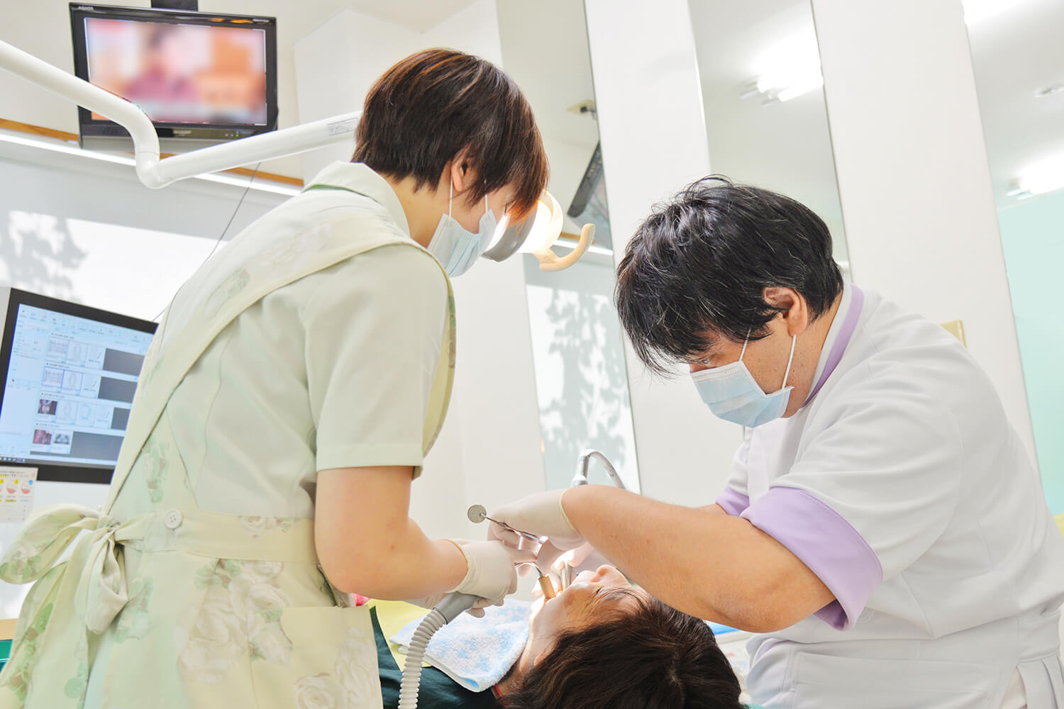 むし歯や歯周病の治療にはほとんどの場合保険が適用されます
