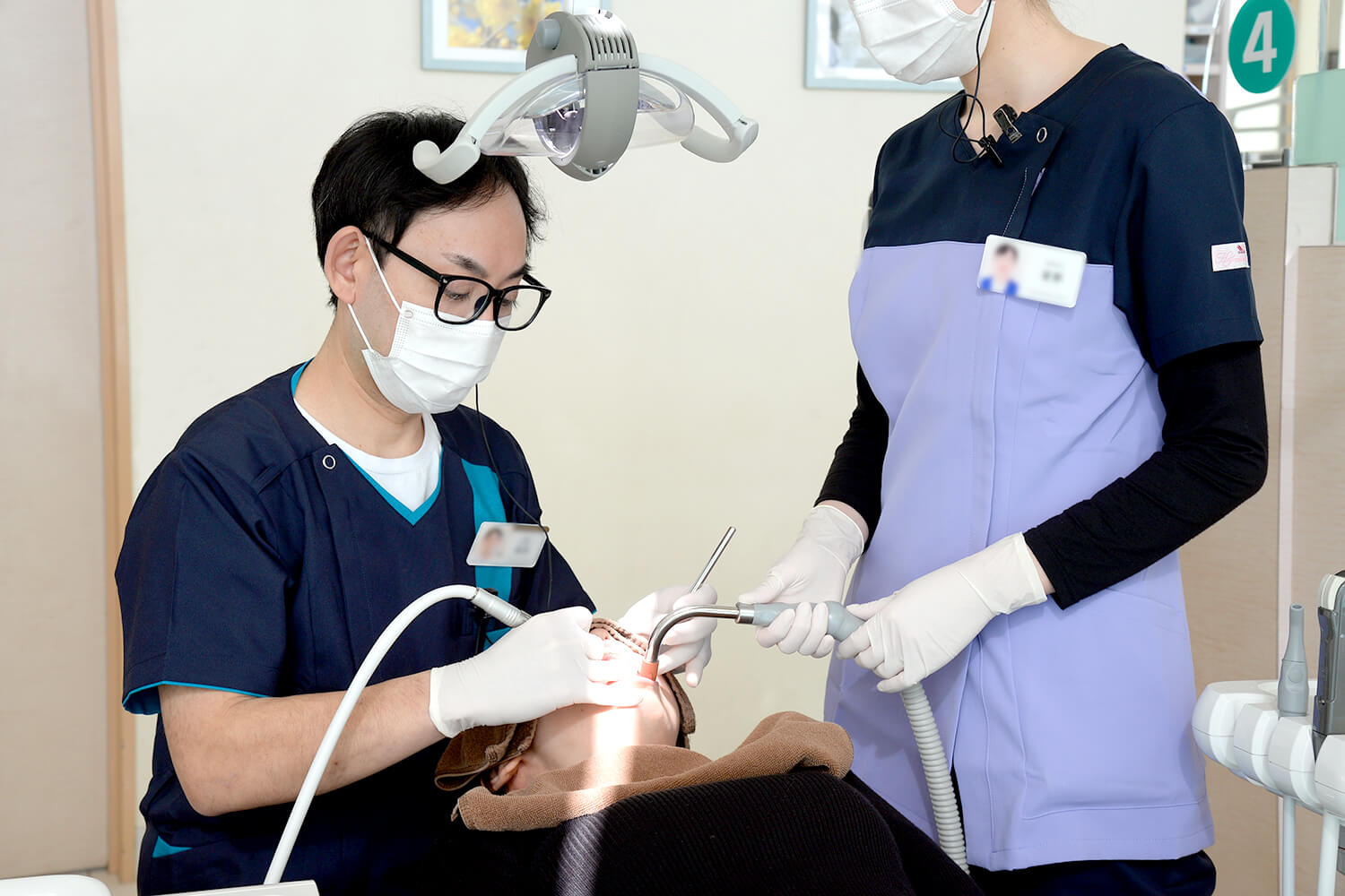 歯科医師が丁寧にカウンセリング歯科技工士と密に連携