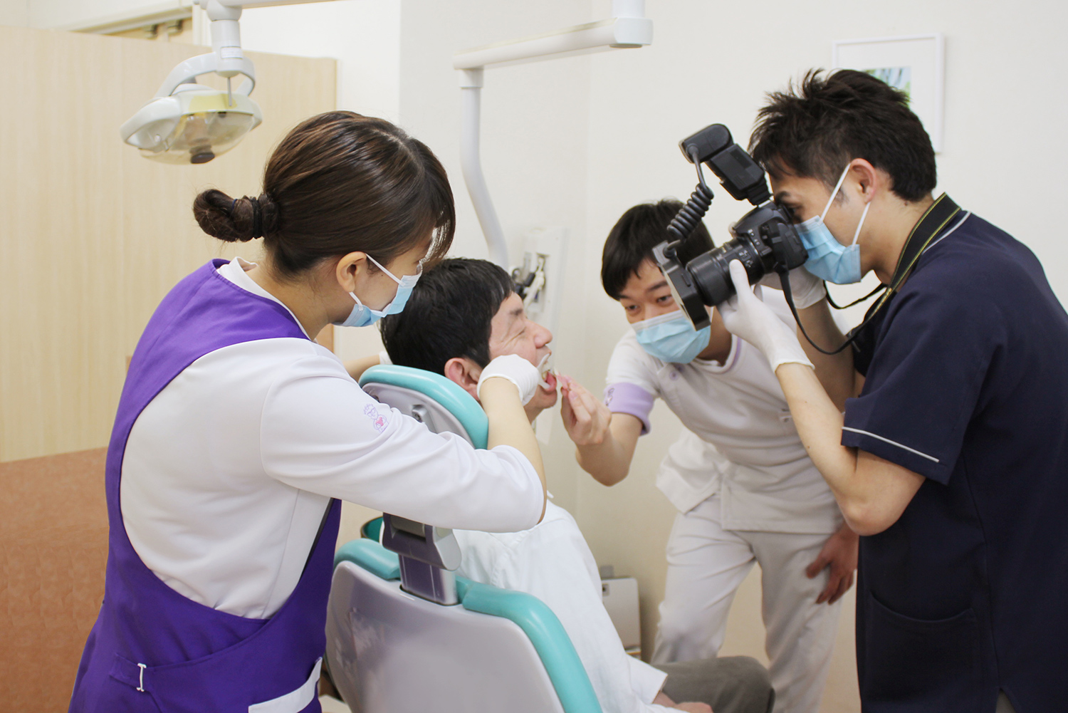 歯科医師が丁寧にカウンセリング歯科技工士と密に連携